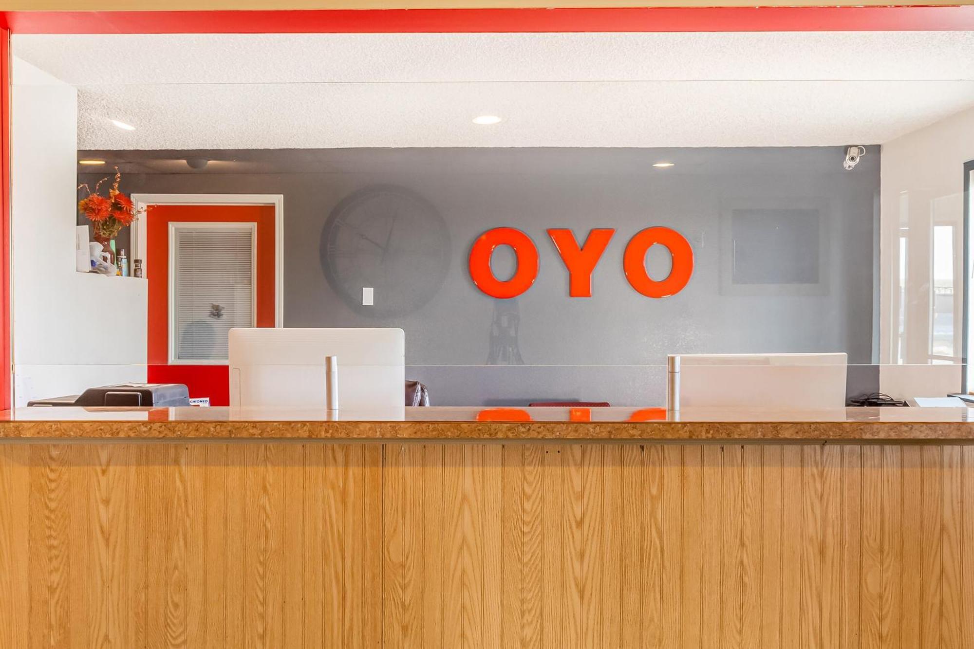 Oyo Hotel Shelby Mt Hwy 2 & I-15 Exterior photo