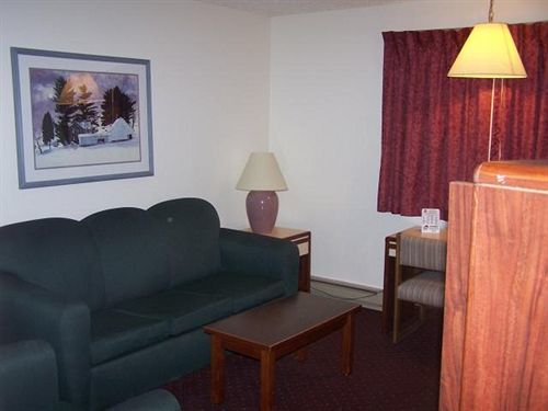 Oyo Hotel Shelby Mt Hwy 2 & I-15 Exterior photo